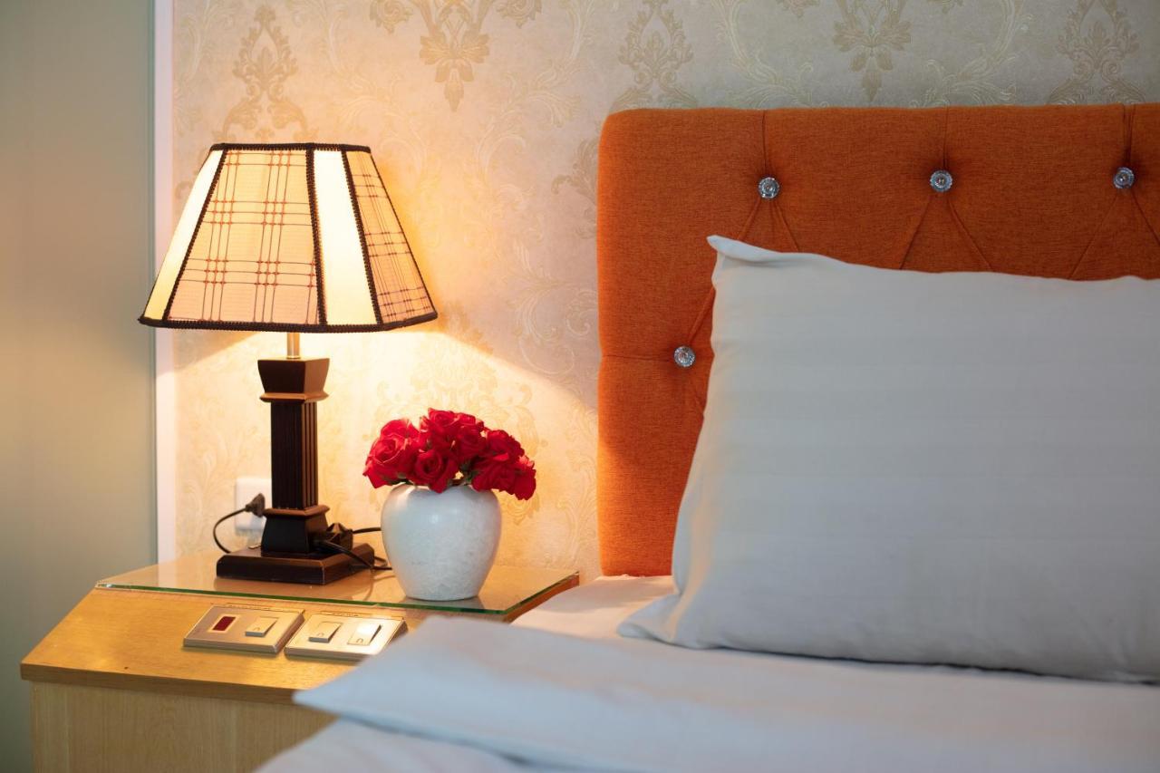 Blau Hotel Hanoi Buitenkant foto